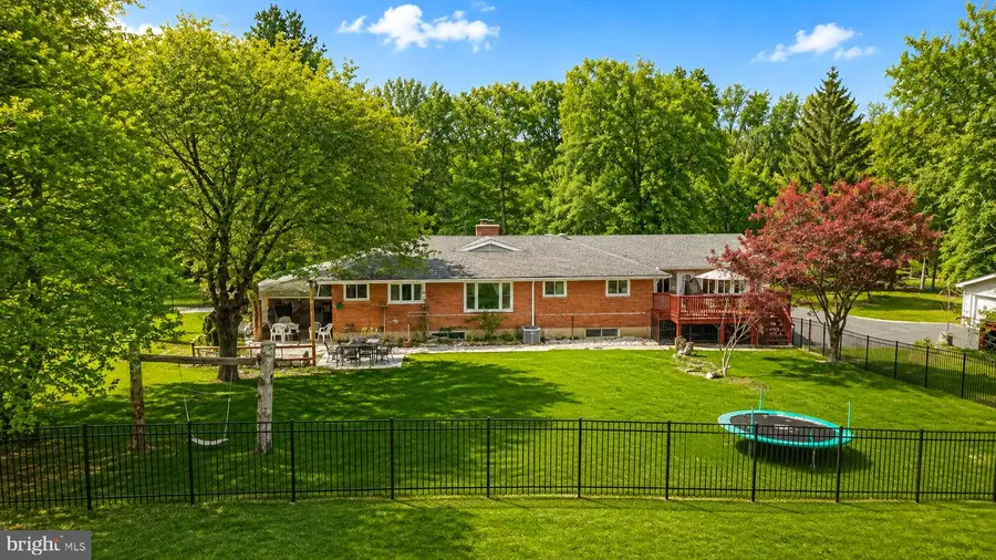1042 Neffs Laurys Rd, Schnecksville, PA 18078 - #2