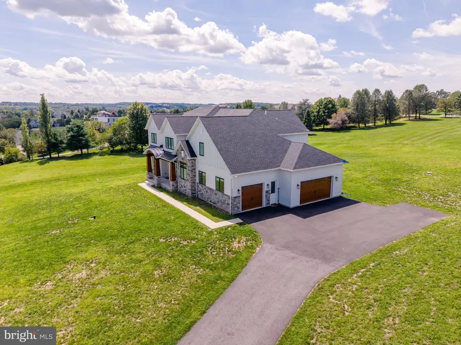4280 E Wyndemere Cir, Schnecksville, PA 18078 - #2