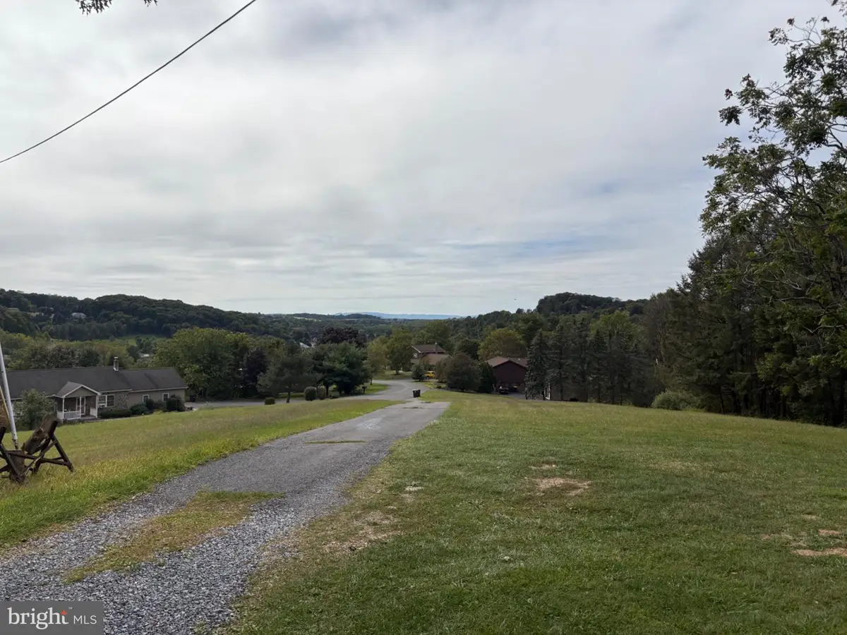 6642 Leah Dr, Slatington, PA 18080 - #1