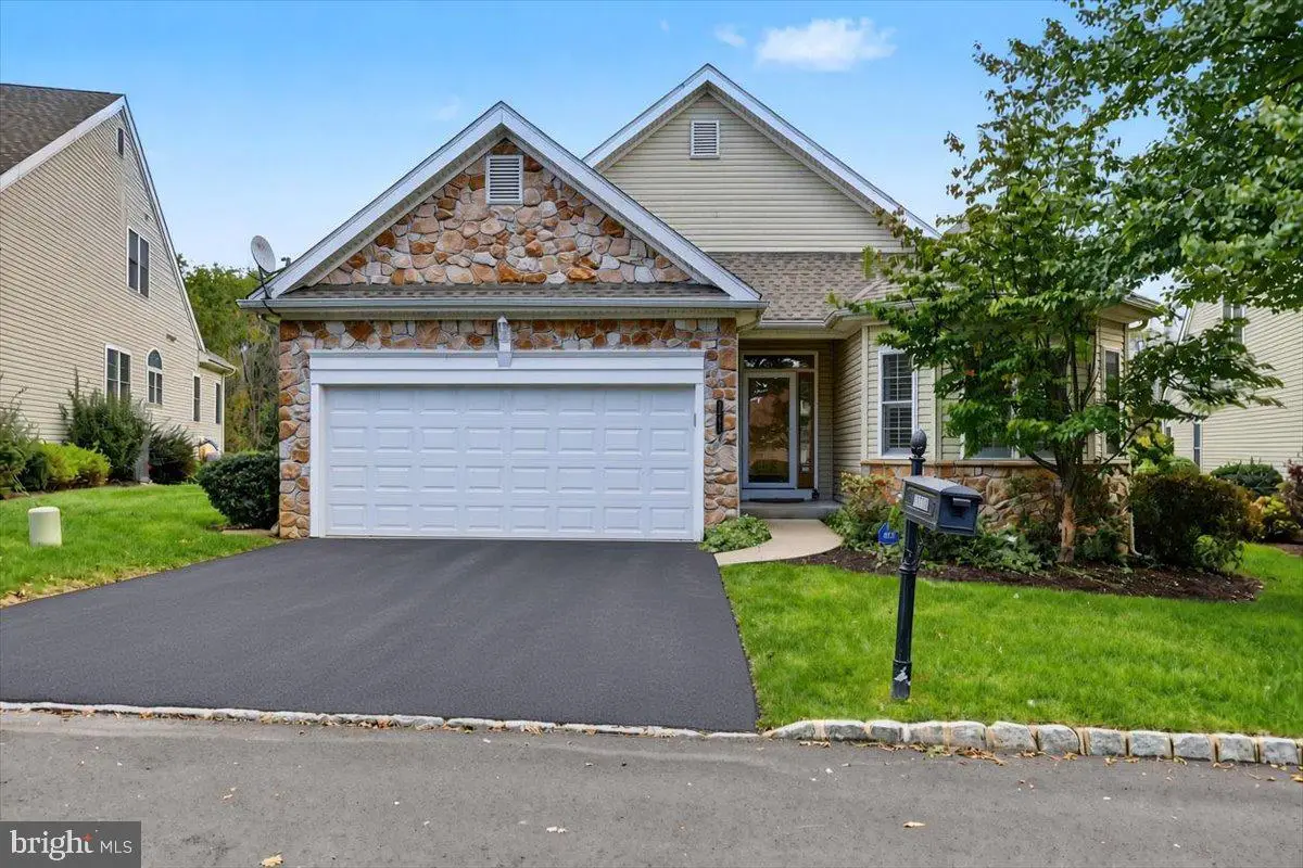 5086 Valley Stream Ln, Macungie, PA 18062 - #1
