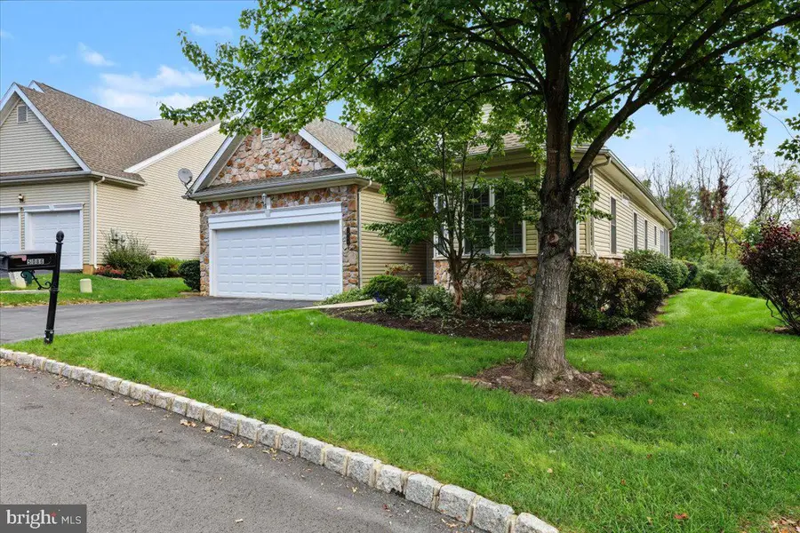 5086 Valley Stream Ln, Macungie, PA 18062 - #2