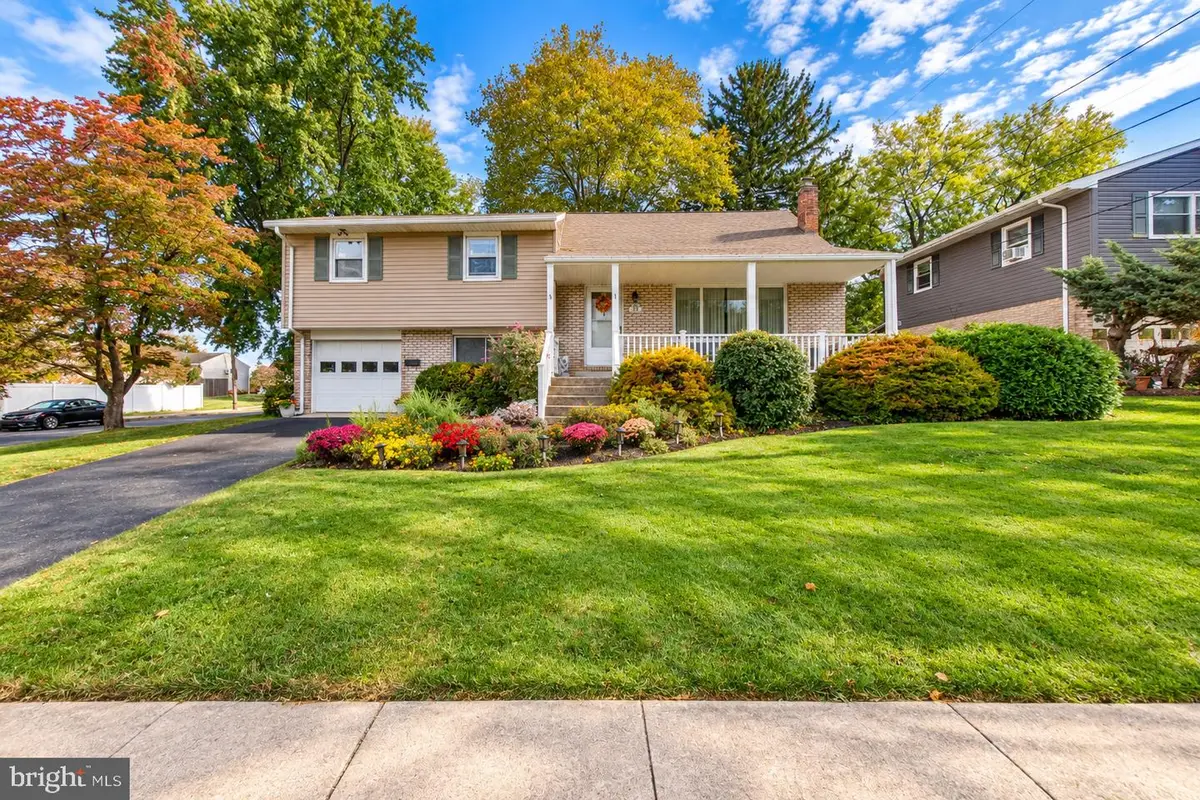 523 Alpine Cir, Emmaus, PA 18049 - #1