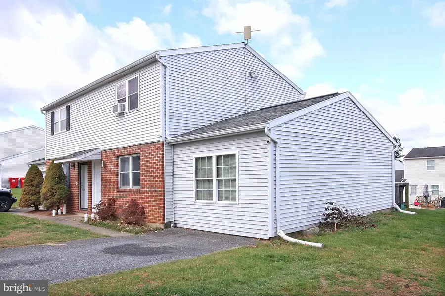 25 Walnut Mill Ln, Cleona, PA 17042 - Image #2