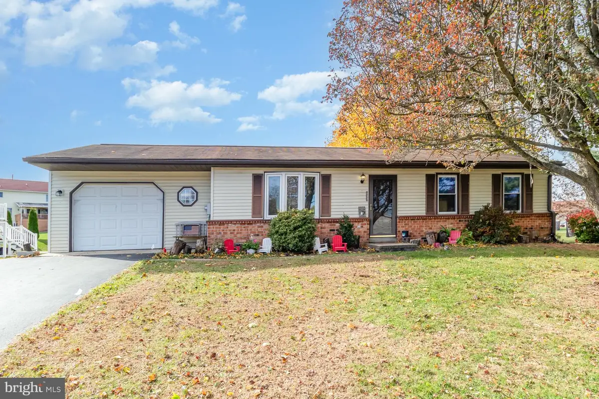 633 Henry Houck Ln, Lebanon, PA 17042 - Image #1