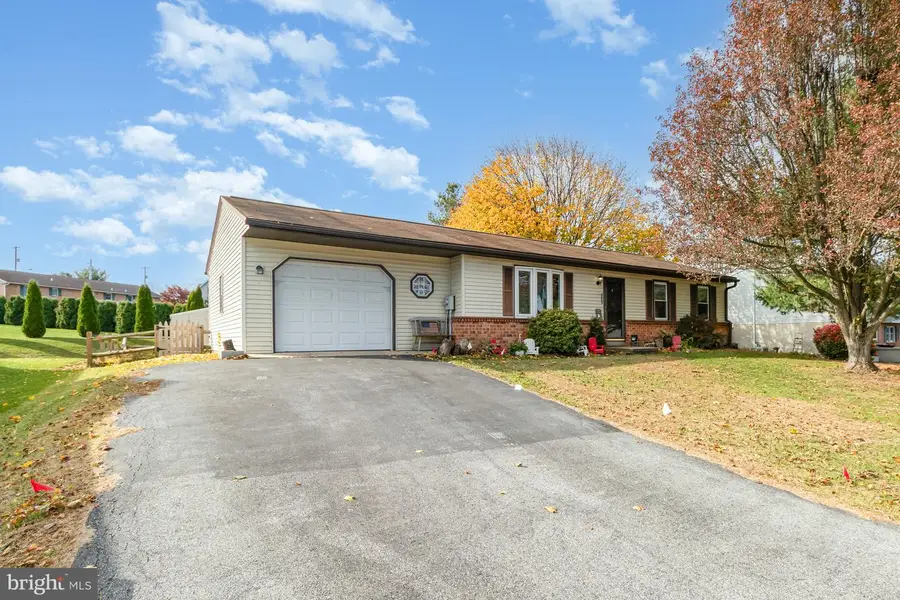 633 Henry Houck Ln, Lebanon, PA 17042 - Image #3