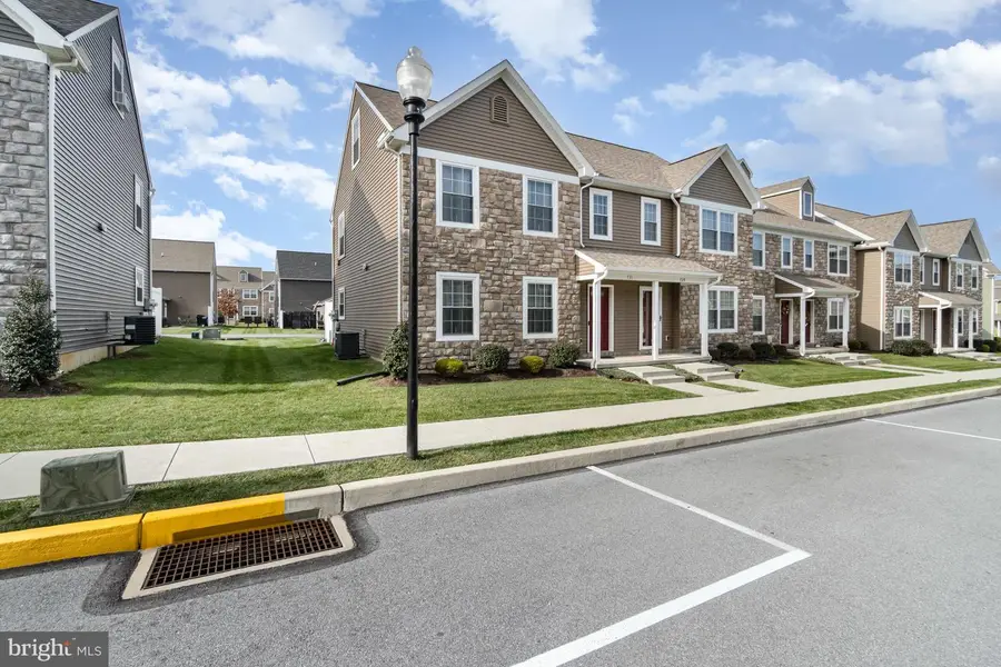 731 Farmwood Ln, Lebanon, PA 17042 - Image #2