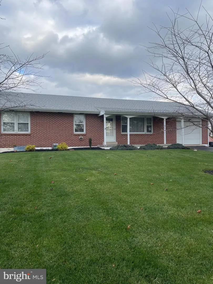 542 S Lingle Ave, Palmyra, PA 17078 - Image #2