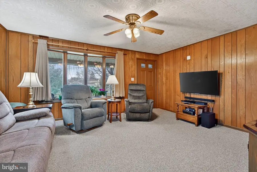 336 Memorial Blvd, Newmanstown, PA 17073 - Image #3