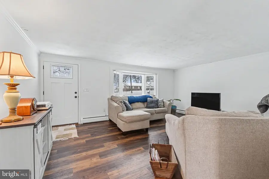 2141 Cloverfield Dr, Lebanon, PA 17046 - Image #2