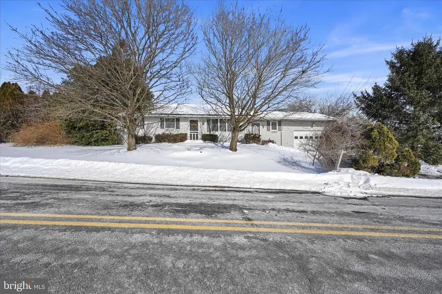 512 School Dr, Fredericksburg, PA 17026 - Image #2