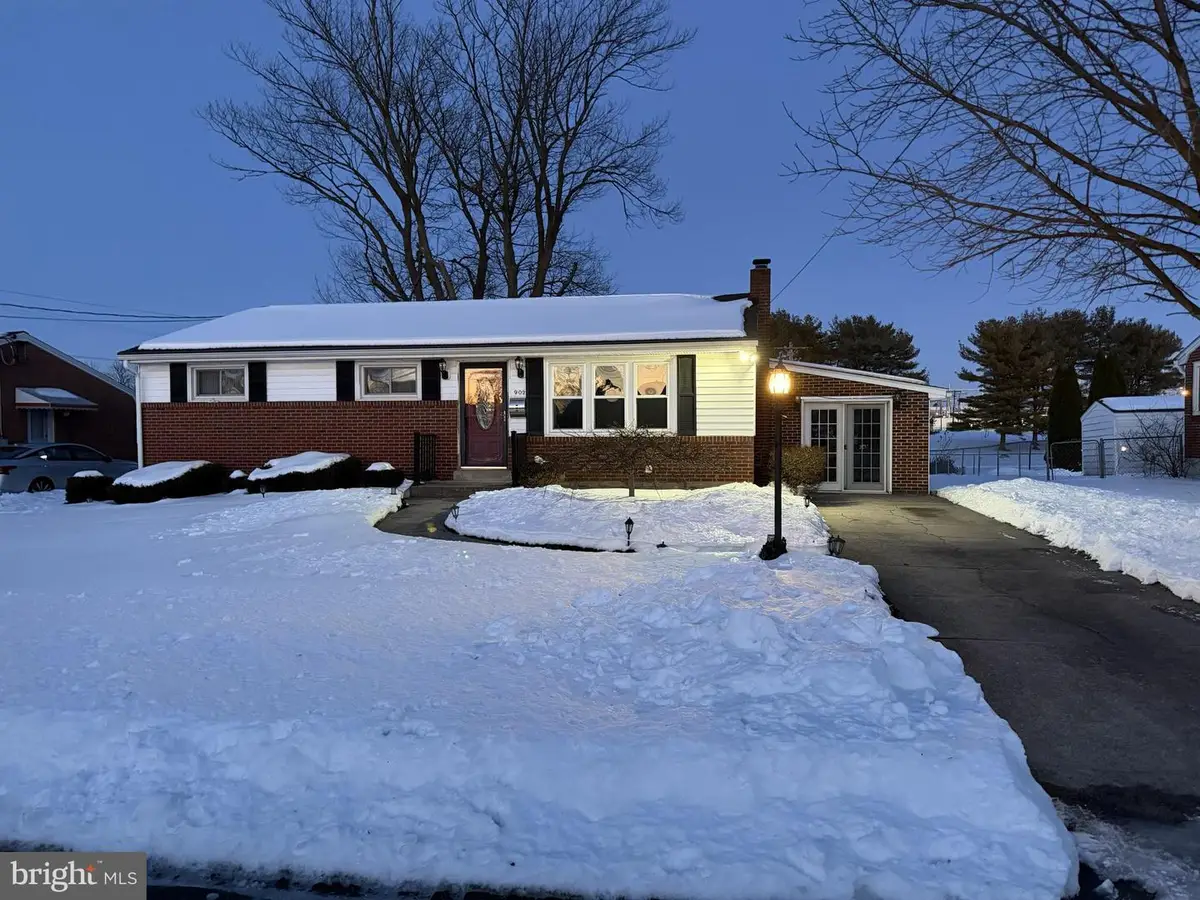 902 Kiner Ave, Lebanon, PA 17042 - Image #1