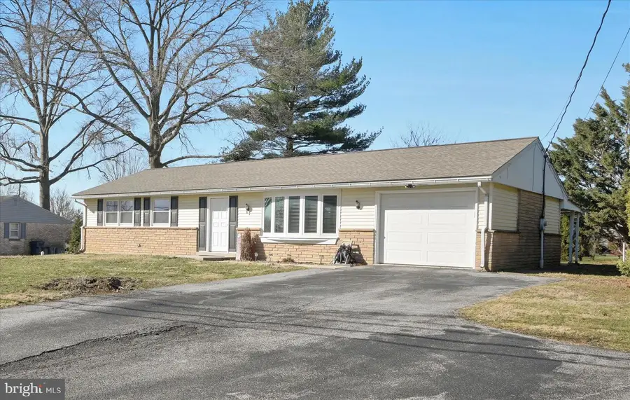 533 Hilltop Rd, Myerstown, PA 17067 - #2
