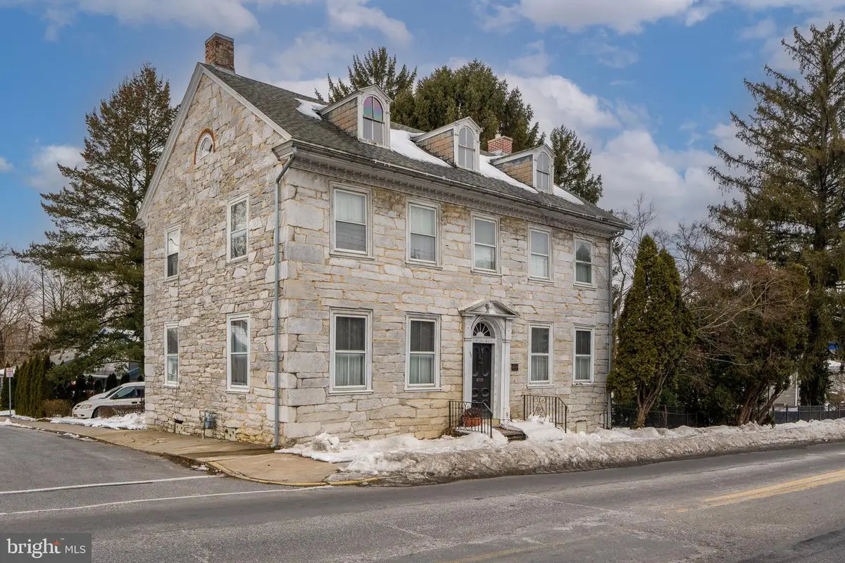 49 S White Oak St, Annville, PA 17003 - #1