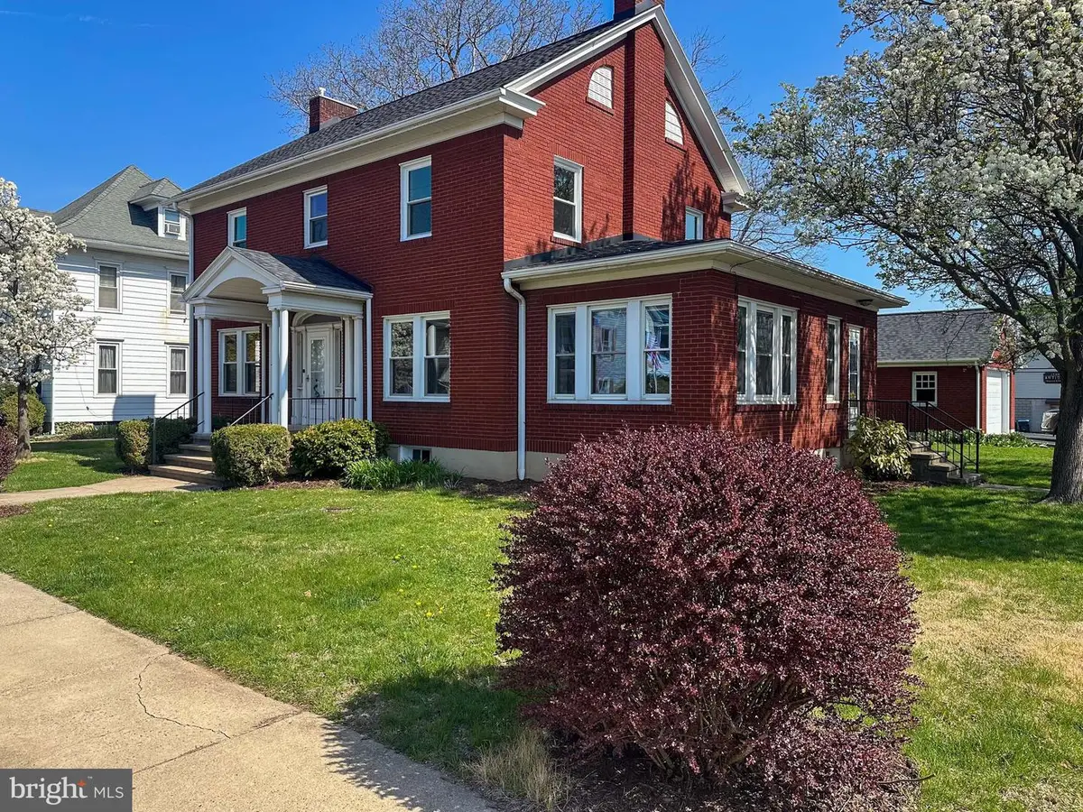 36 N College St, Palmyra, PA 17078 - #1