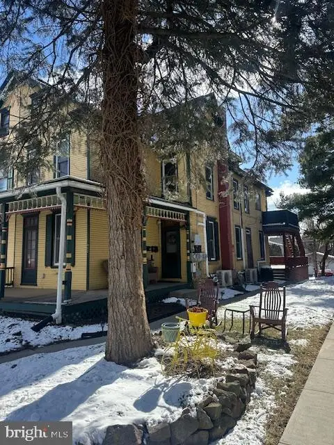 462 Maple St, Annville, PA 17003 - #1