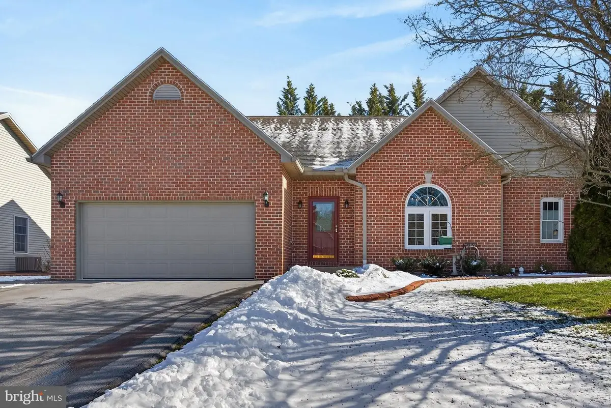 24 Hickory St, Palmyra, PA 17078 - #1