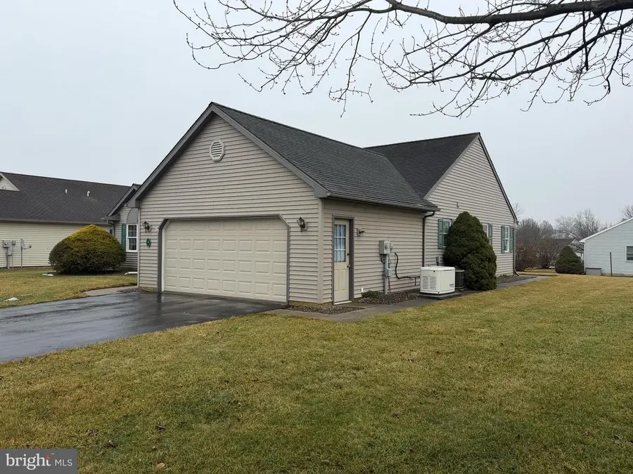 4 Rosemont Dr, Myerstown, PA 17067 - #3