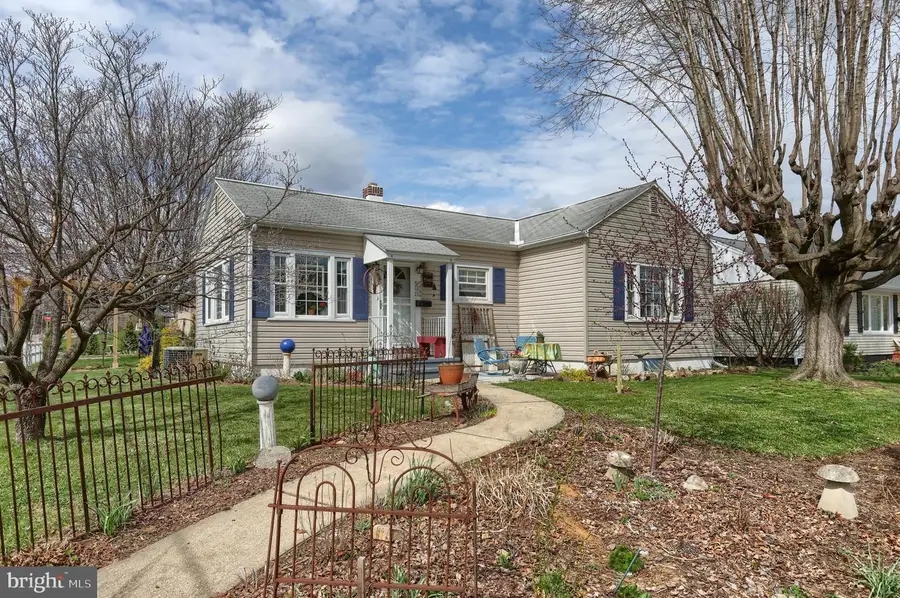 403 E Chestnut St, Cleona, PA 17042 - #2