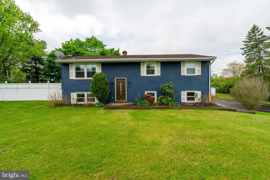 16 Pine Ave, Fredericksburg, PA 17026 - #2