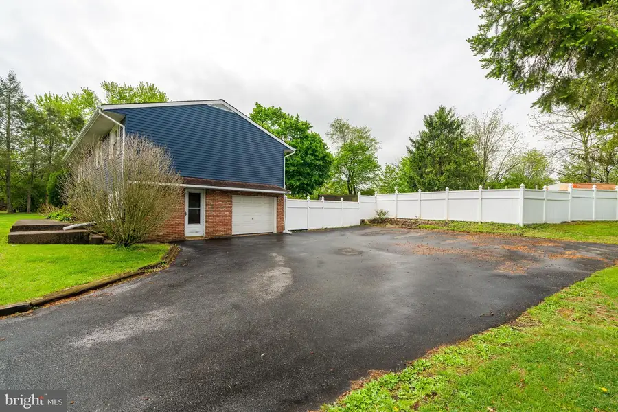 16 Pine Ave, Fredericksburg, PA 17026 - #3