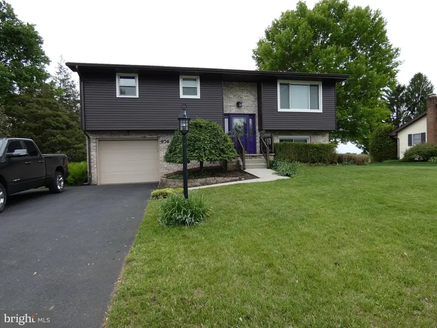 976 E Fir St, Palmyra, PA 17078 - #2