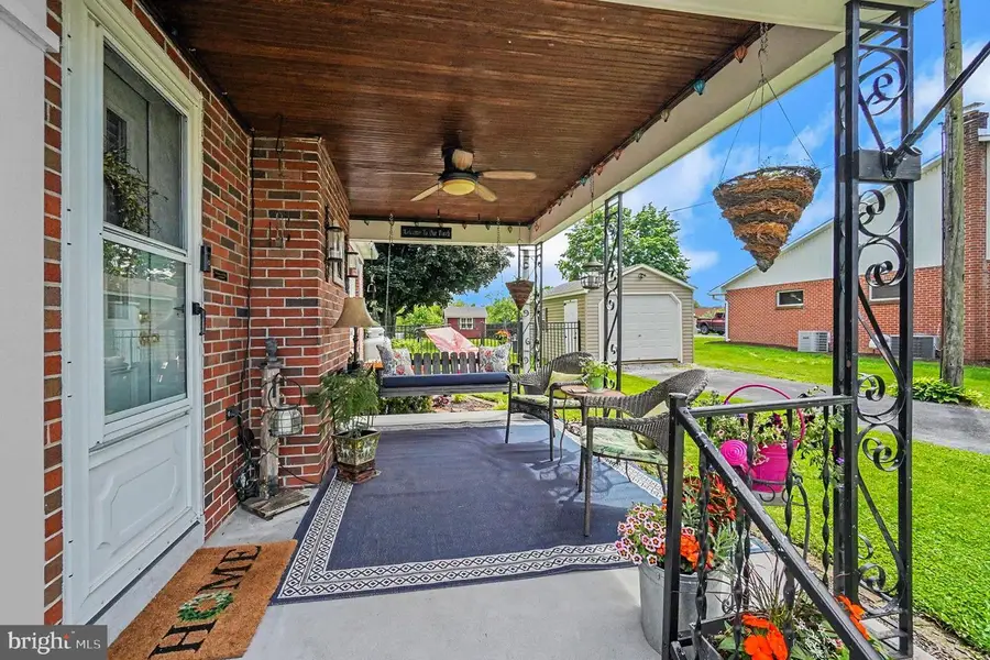 118 E Queen St, Jonestown, PA 17038 - #3