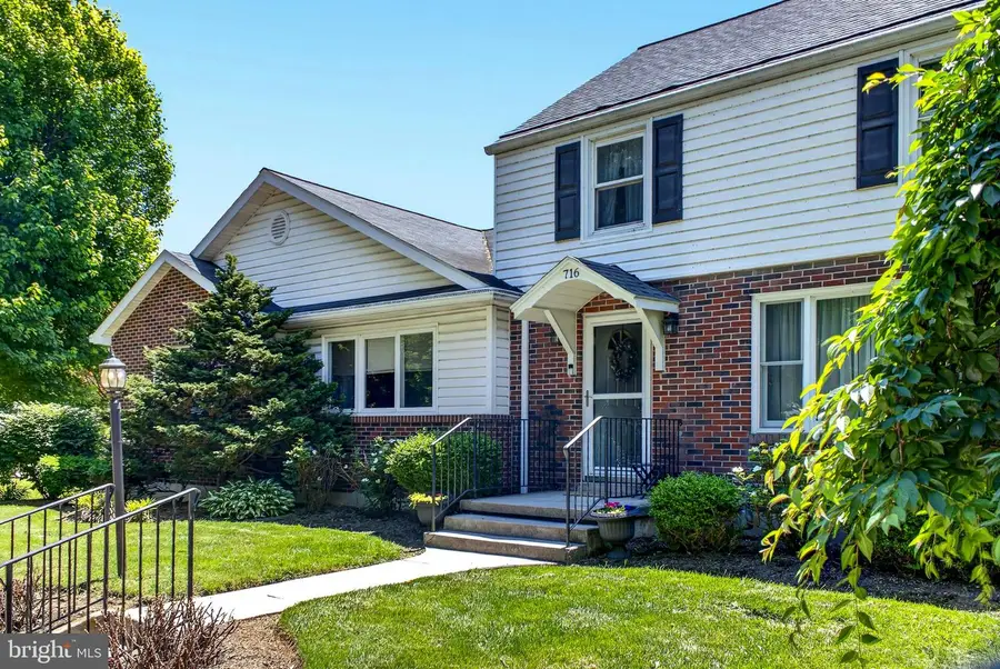716 W Maple St, Palmyra, PA 17078 - #2