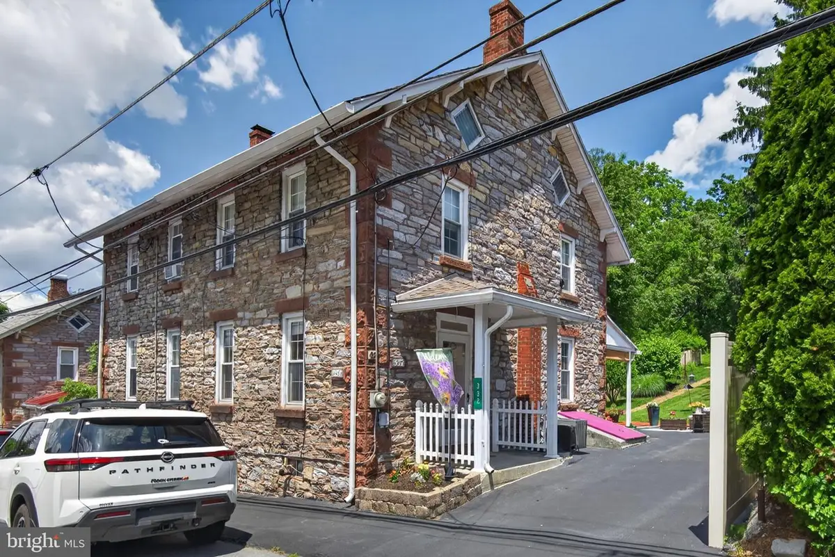 332 Boyd St, Lebanon, PA 17042 - #1