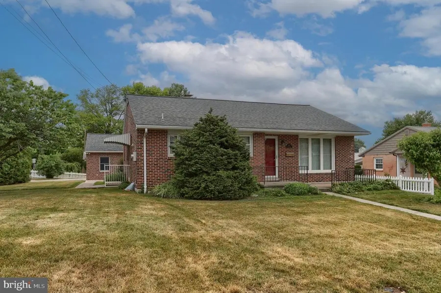 231 W Elm St, Palmyra, PA 17078 - #2