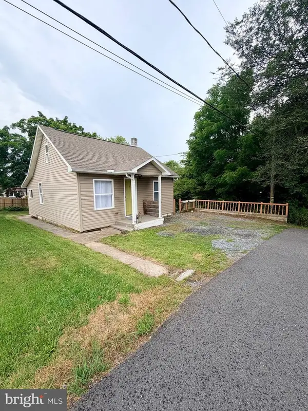 8 Dewey, LEBANON, PA 17046