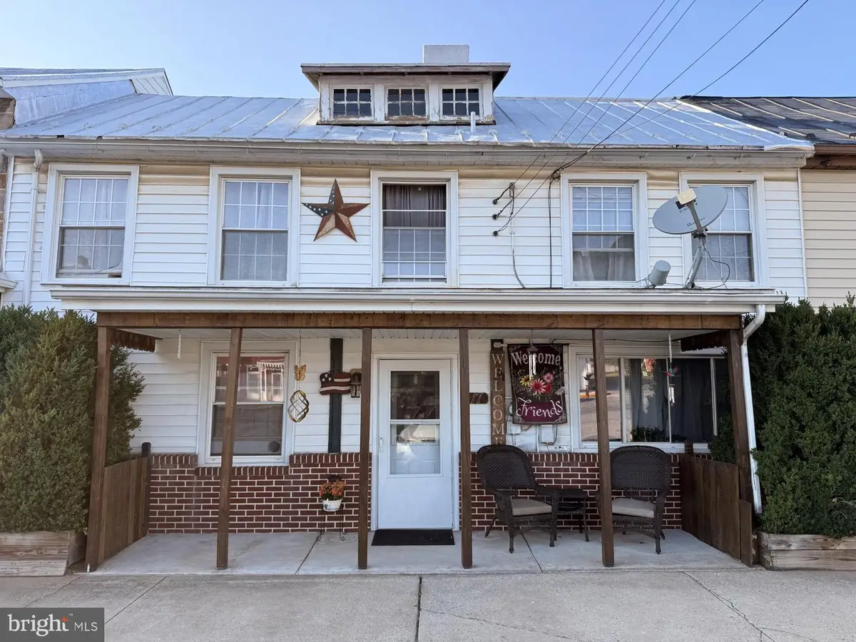17 E Market St, Jonestown, PA 17038 - #1
