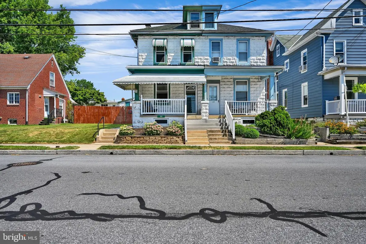 121 W Washington Ave, Myerstown, PA 17067 - #1