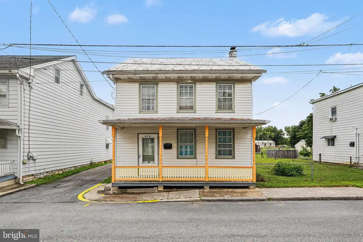 428 W Queen St, Annville, PA 17003 - #1