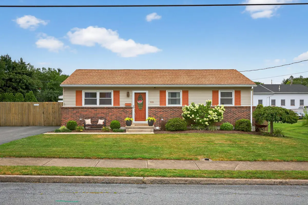 935 E Queen St, Annville, PA 17003 - #1