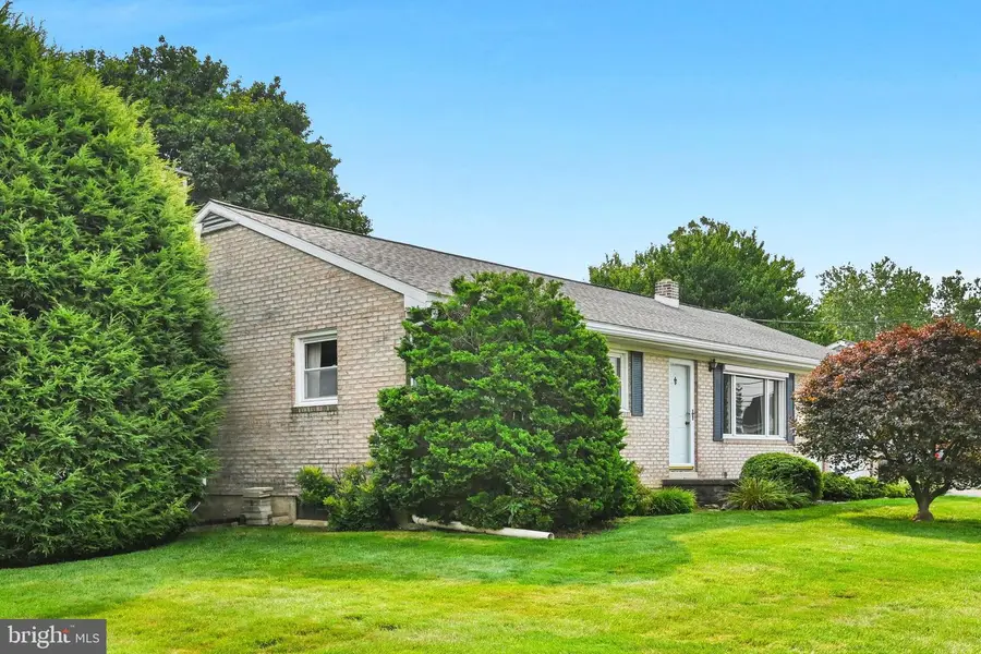 533 W Lincoln Ave, Myerstown, PA 17067 - #3