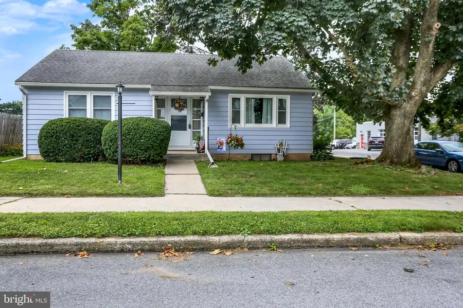 832 W Maple St, Palmyra, PA 17078 - #3