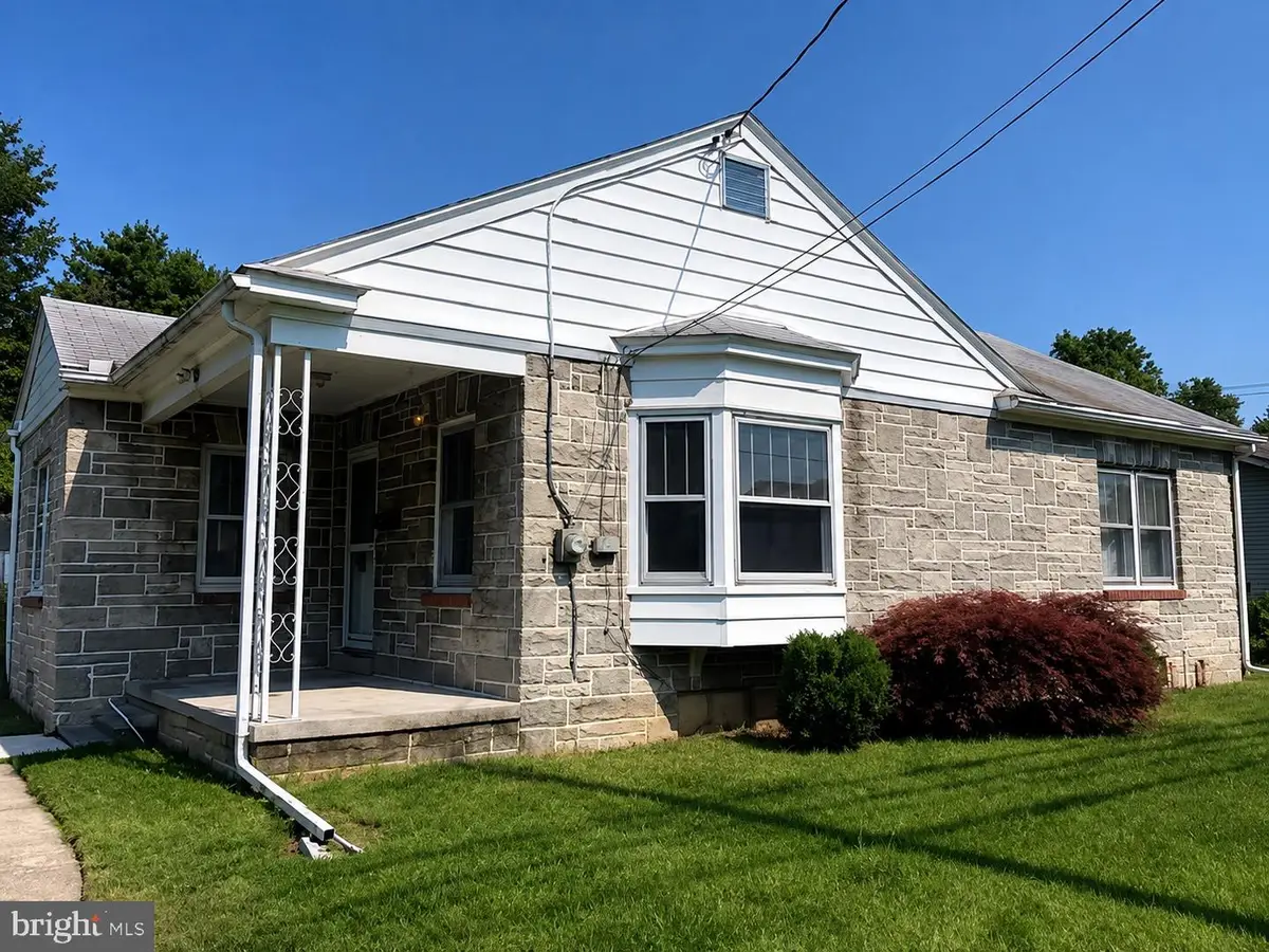 251 E Maple St, Lebanon, PA 17046 - #1