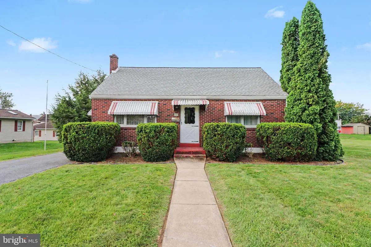 512 E Maple St, Cleona, PA 17042 - #1
