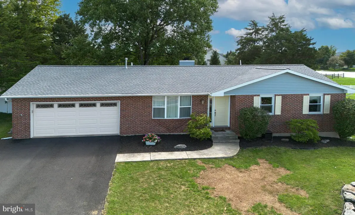 176 Palmyra Rd, Palmyra, PA 17078 - #1