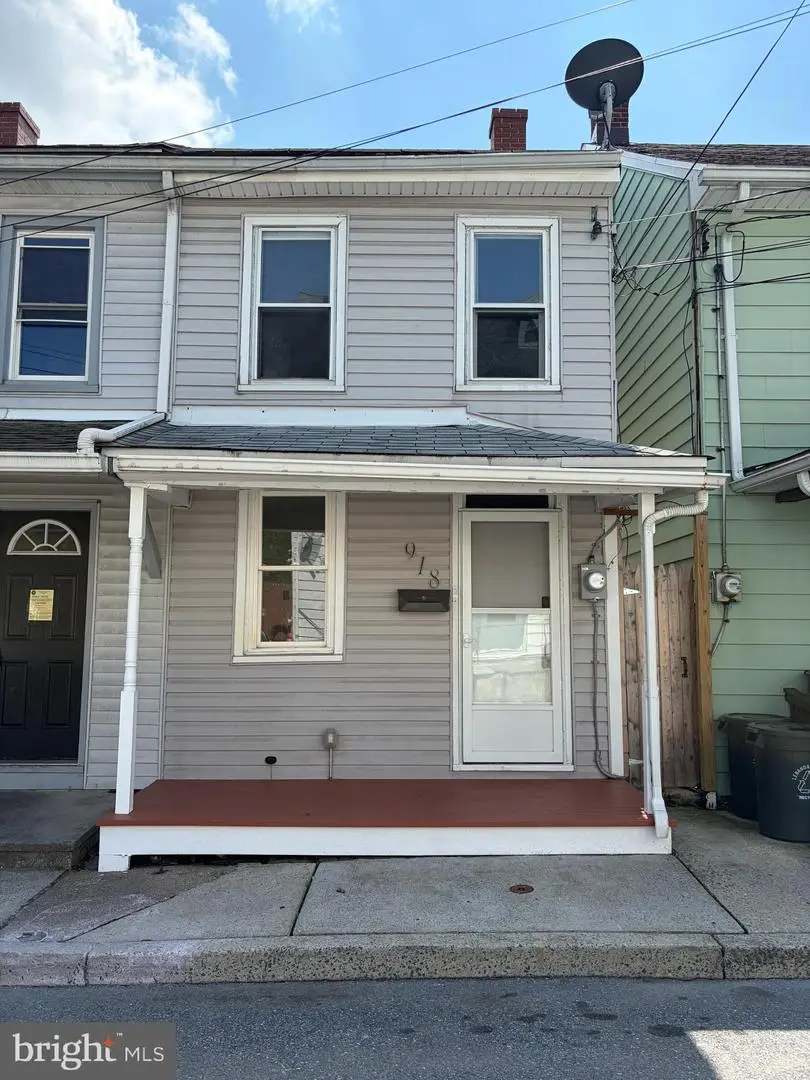 918 Elizabeth St, Lebanon, PA 17042 - #1