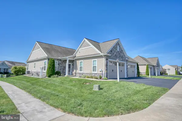 102 S Village Cir, PALMYRA, PA 17078