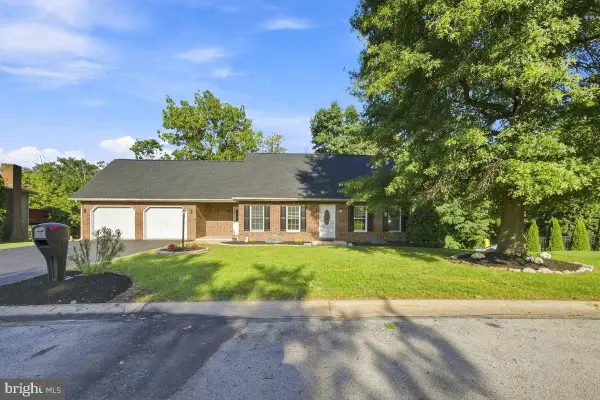 933 Redwood Ln, LEBANON, PA 17046