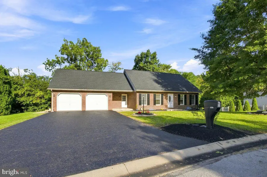 933 Redwood Ln, Lebanon, PA 17046 - #2