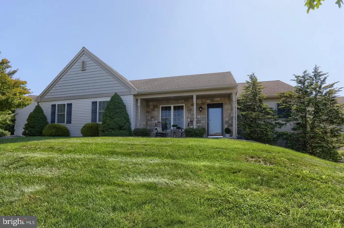 858 Water Edge Ct, Lebanon, PA 17046 - #1