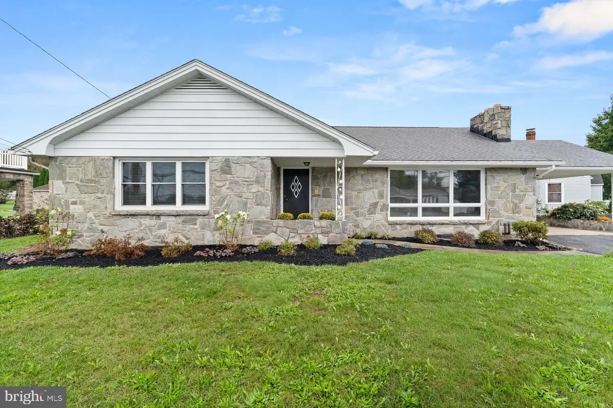 144 Palmyra Rd, Palmyra, PA 17078 - #1