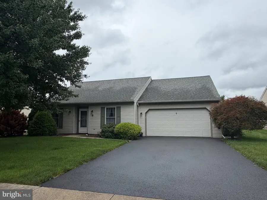 9 Lakeview Dr, Myerstown, PA 17067 - #2