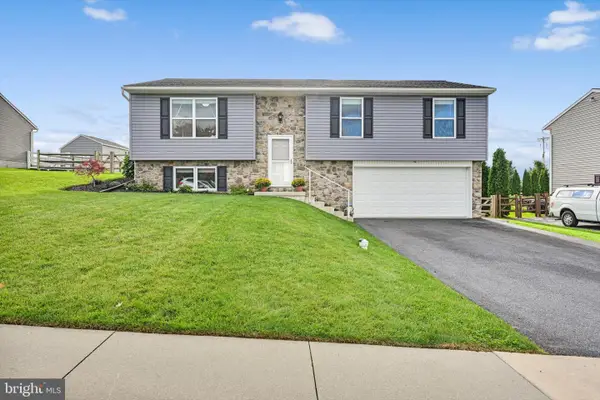 103 Sweetwater Ln, NEWMANSTOWN, PA 17073