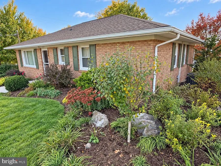 220 Karinch St, Lebanon, PA 17042 - #2