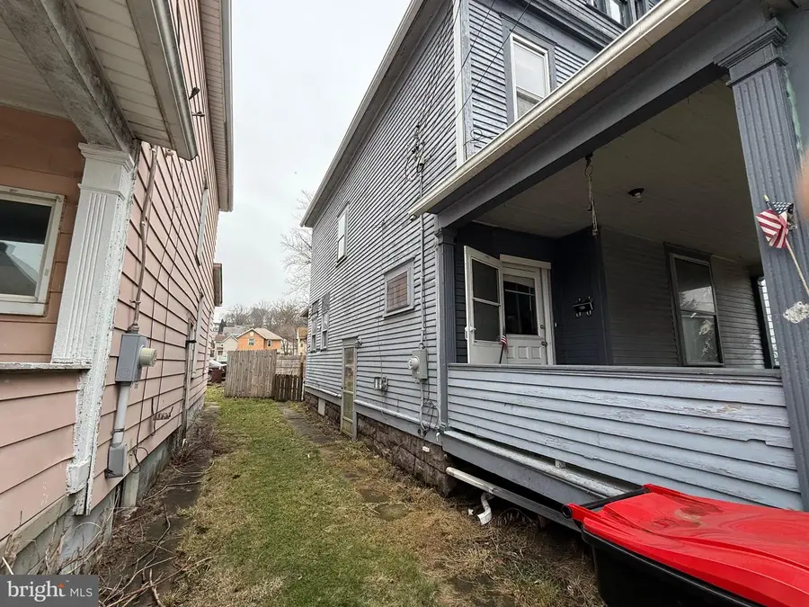 110 Richlieu Ave, New Castle, PA 16101 - #2