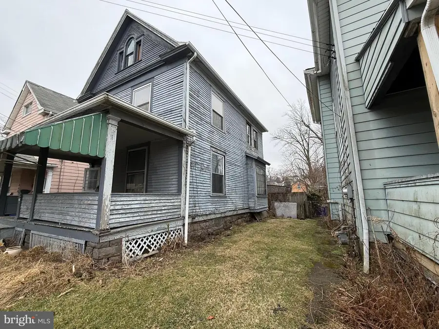 110 Richlieu Ave, New Castle, PA 16101 - #3